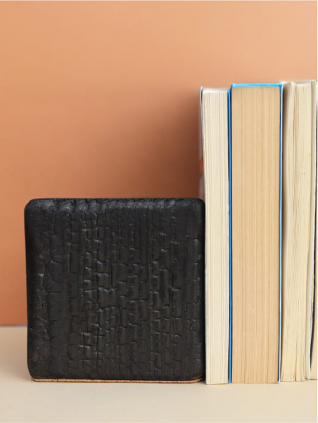 Serre-livres cube bois brûlé noir charbon - Artisanat Design Elementti