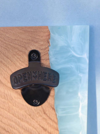 Décapsuleur Mural Artisanal en Bois et Résine Bleu clair - Elementti 2