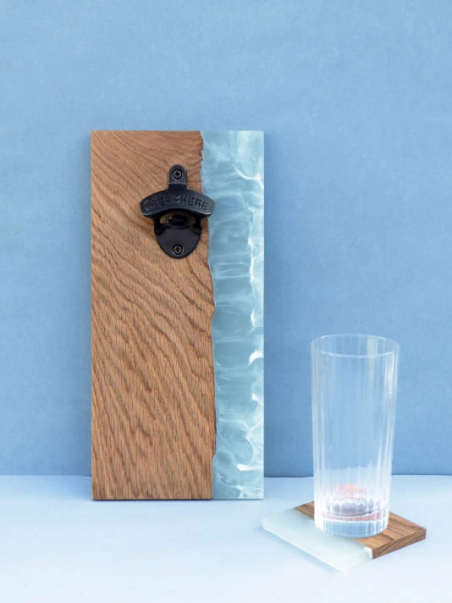 Décapsuleur Mural Artisanal en Bois et Résine Bleu clair - Elementti