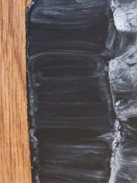 Décapsuleur Mural Artisanal en Bois et Résine Noir - Elementti