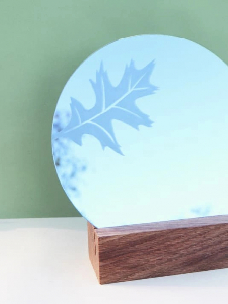 Miroir gravé rond 20cm - Base en chêne massif - Artisanal