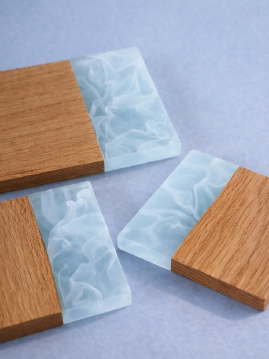 Sous-verres Carrés en Chêne et Résine – Design effet Glace