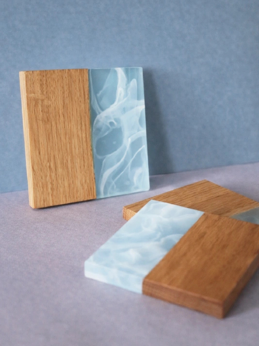 Sous-verres Carrés en Chêne et Résine – Design effet Glace