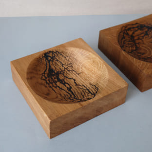 Objets d'organisation d'espace en bois et résine époxy inspirés par la nature